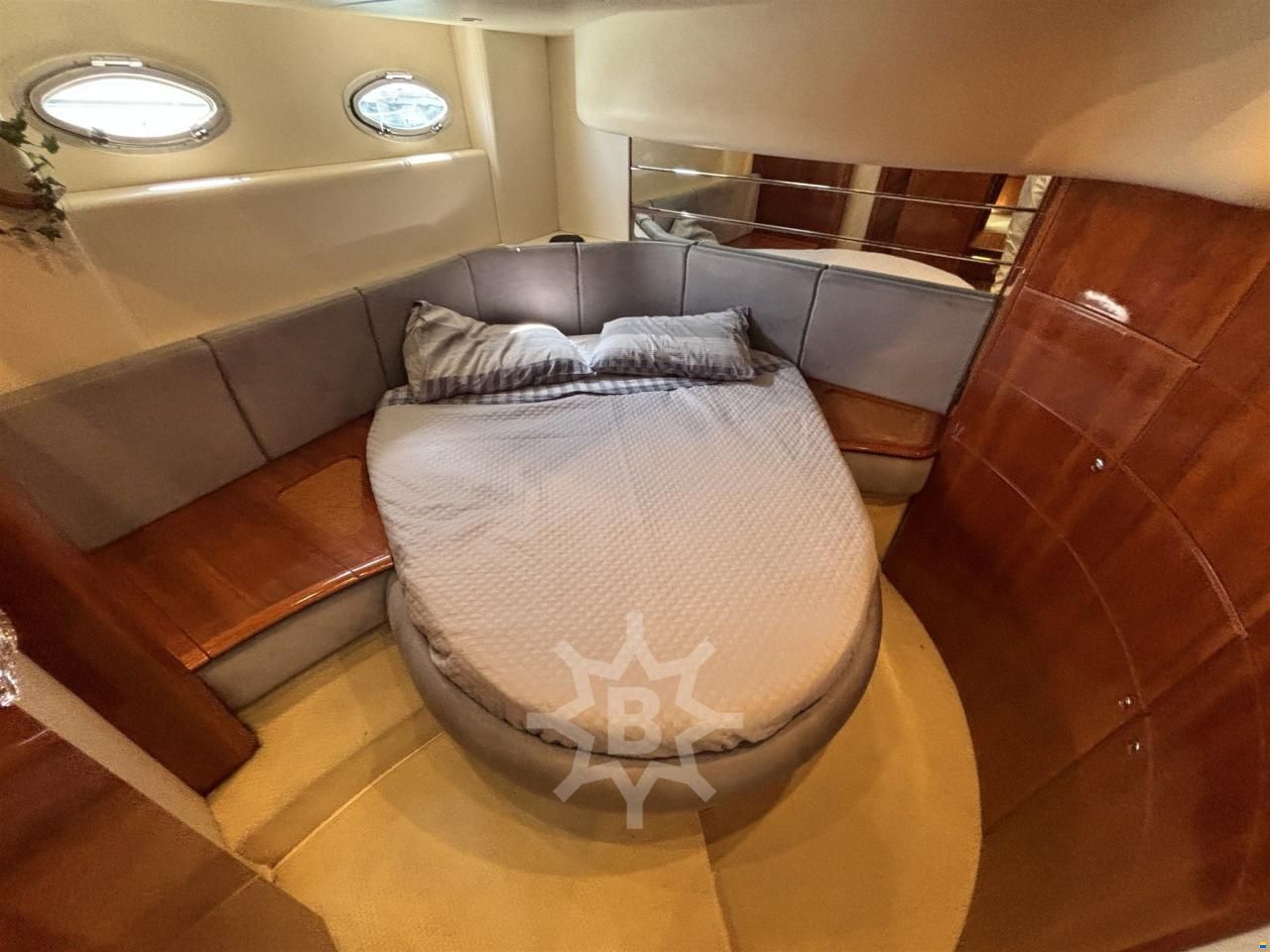 Azimut 46