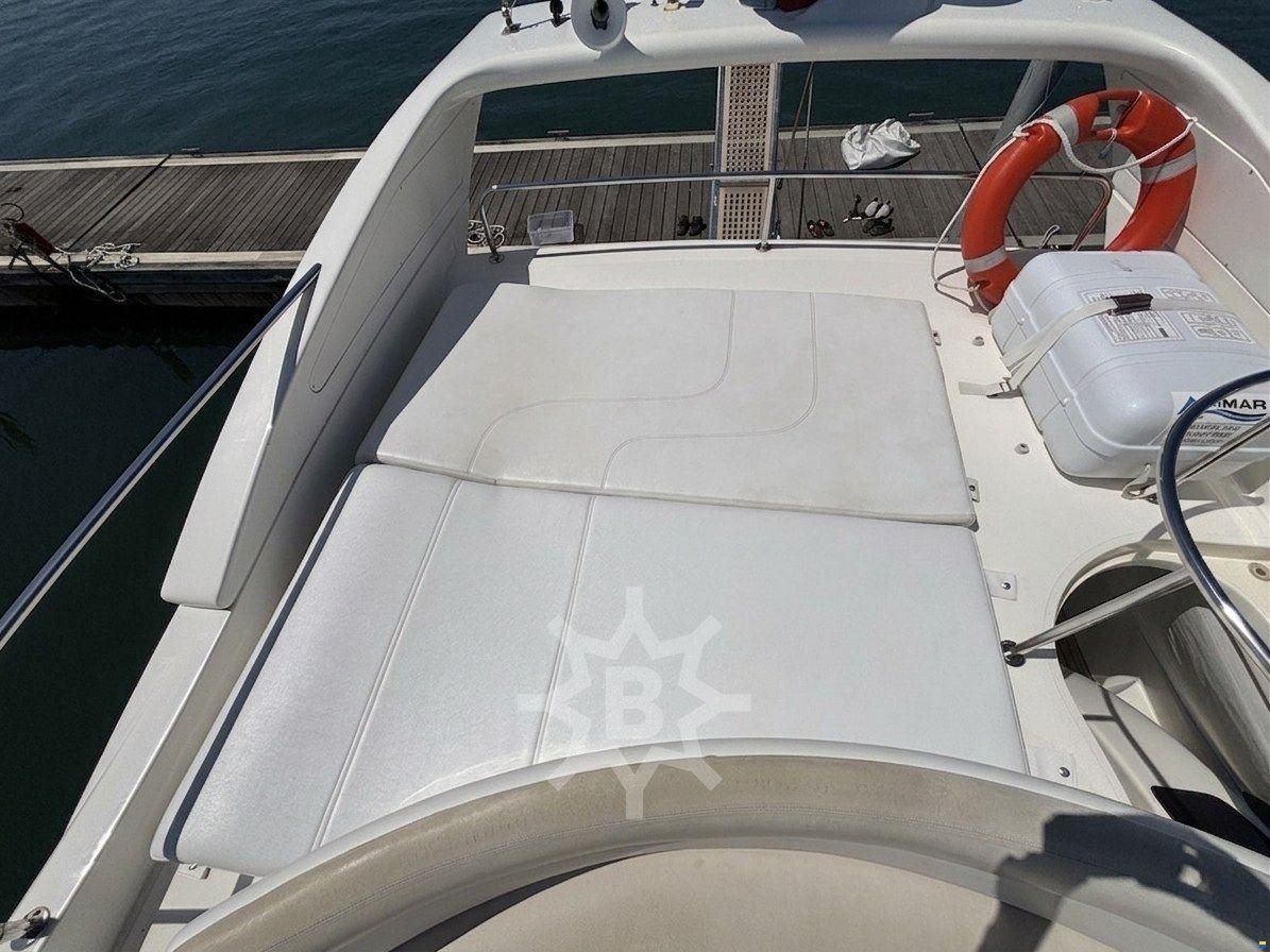 Azimut 46