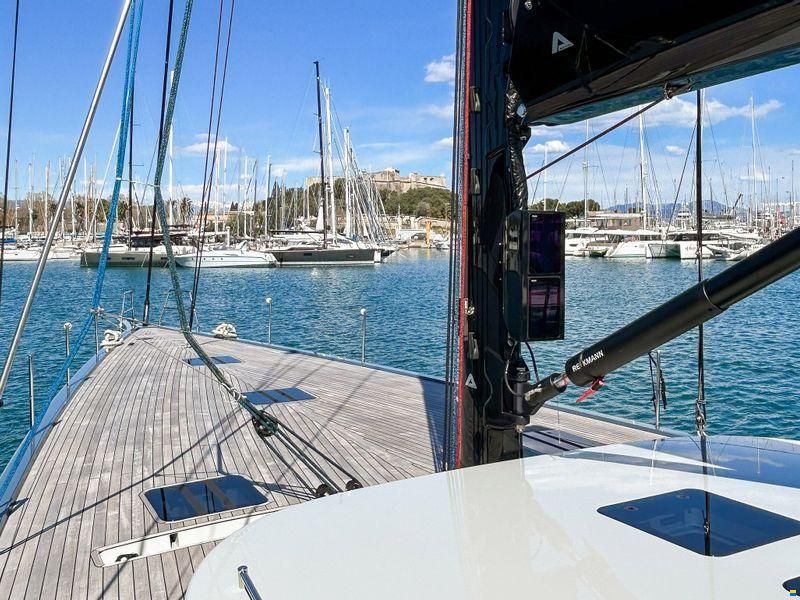 Y8 Fixed Keel