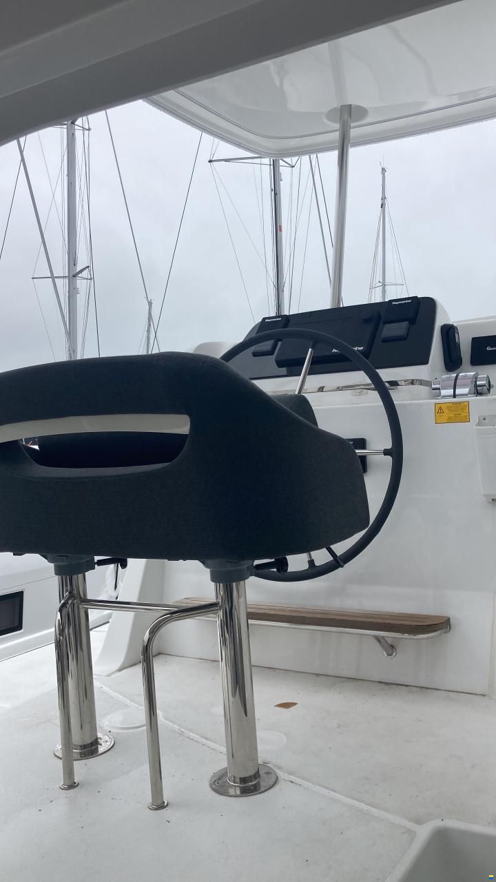 Lagoon 42