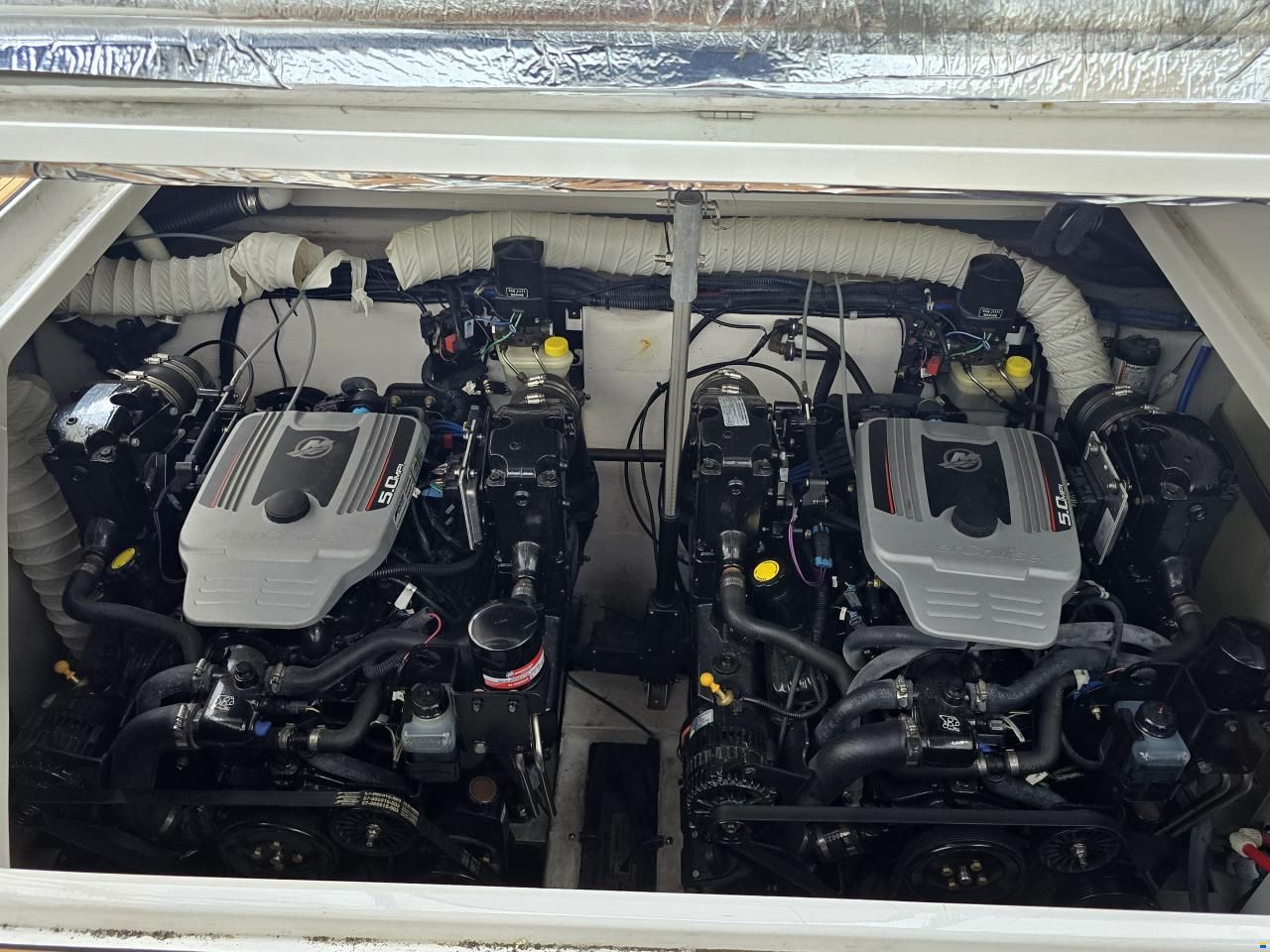 Rinker 310 Express Cruiser