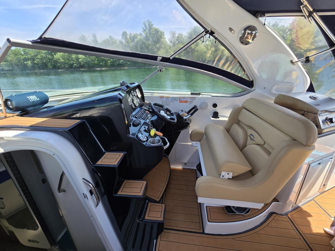 Rinker 310 Express Cruiser