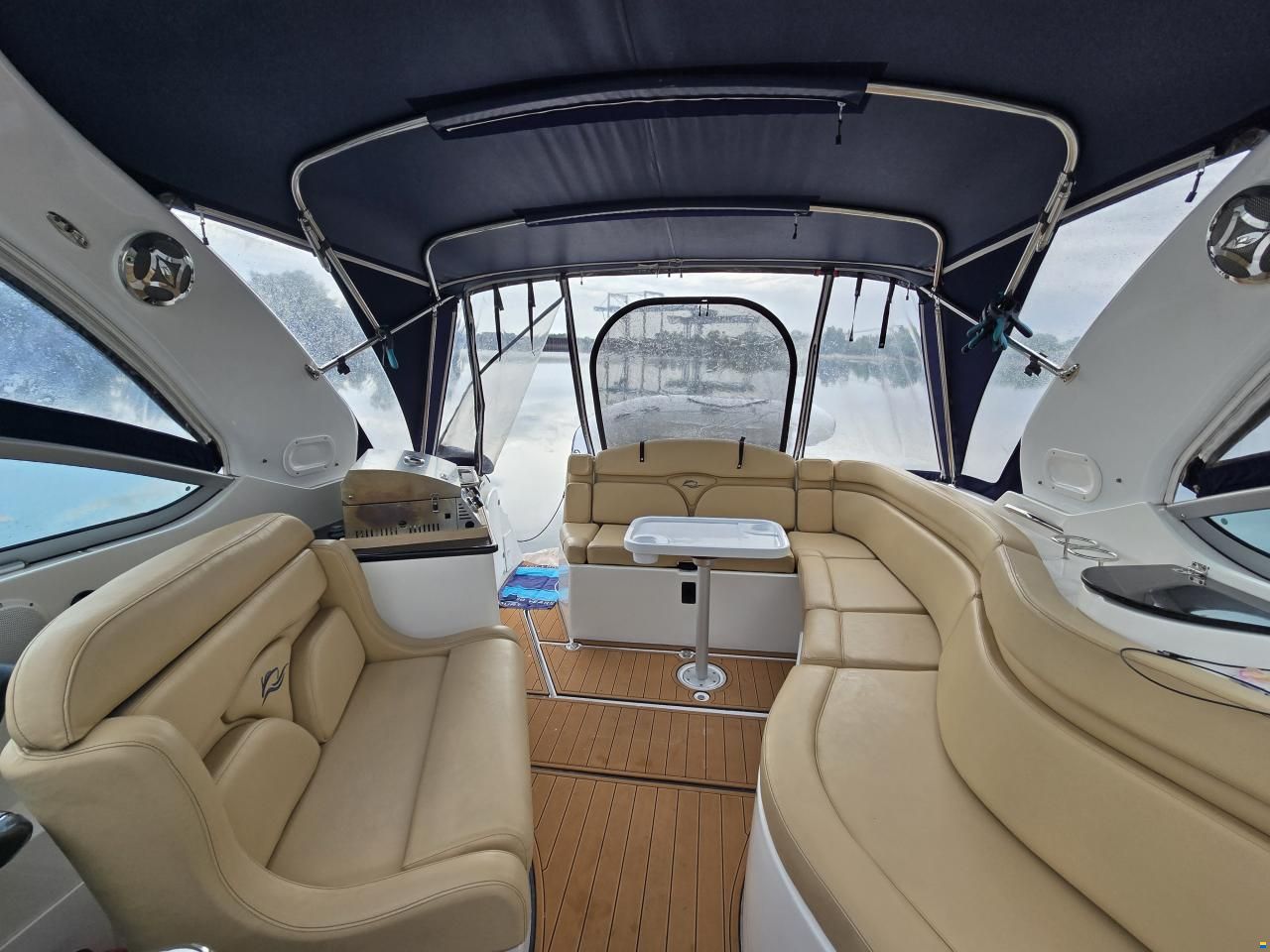 Rinker 310 Express Cruiser