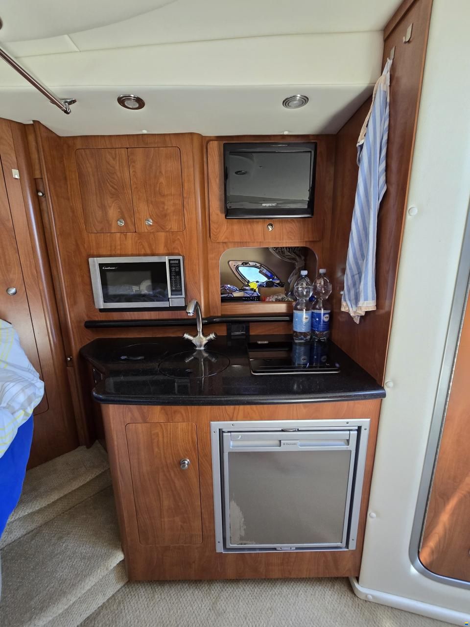 Rinker 310 Express Cruiser