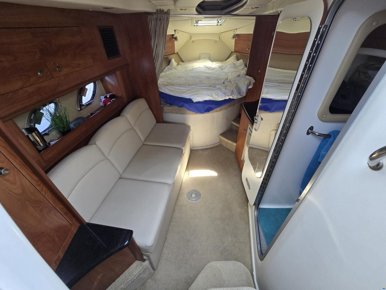 Rinker 310 Express Cruiser