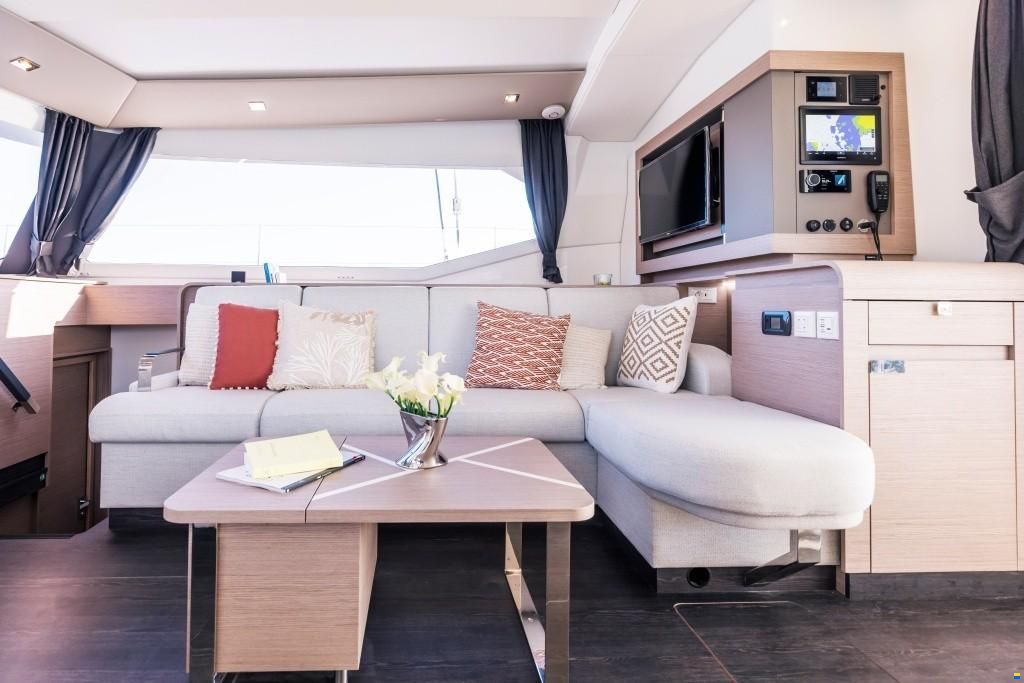 Fountaine Pajot AURA 51