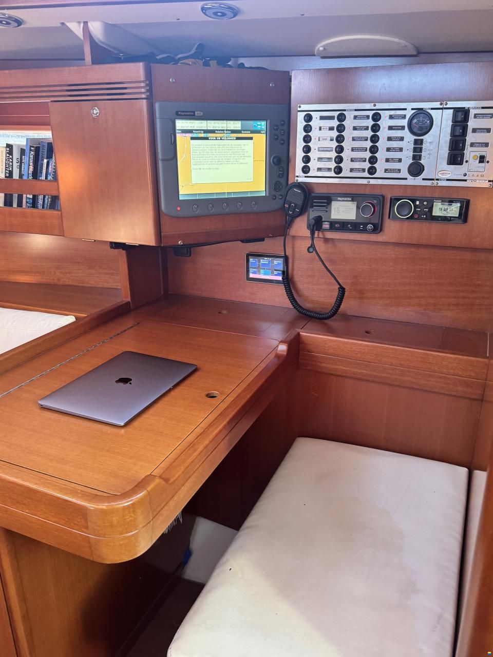 Dufour 40 Performance
