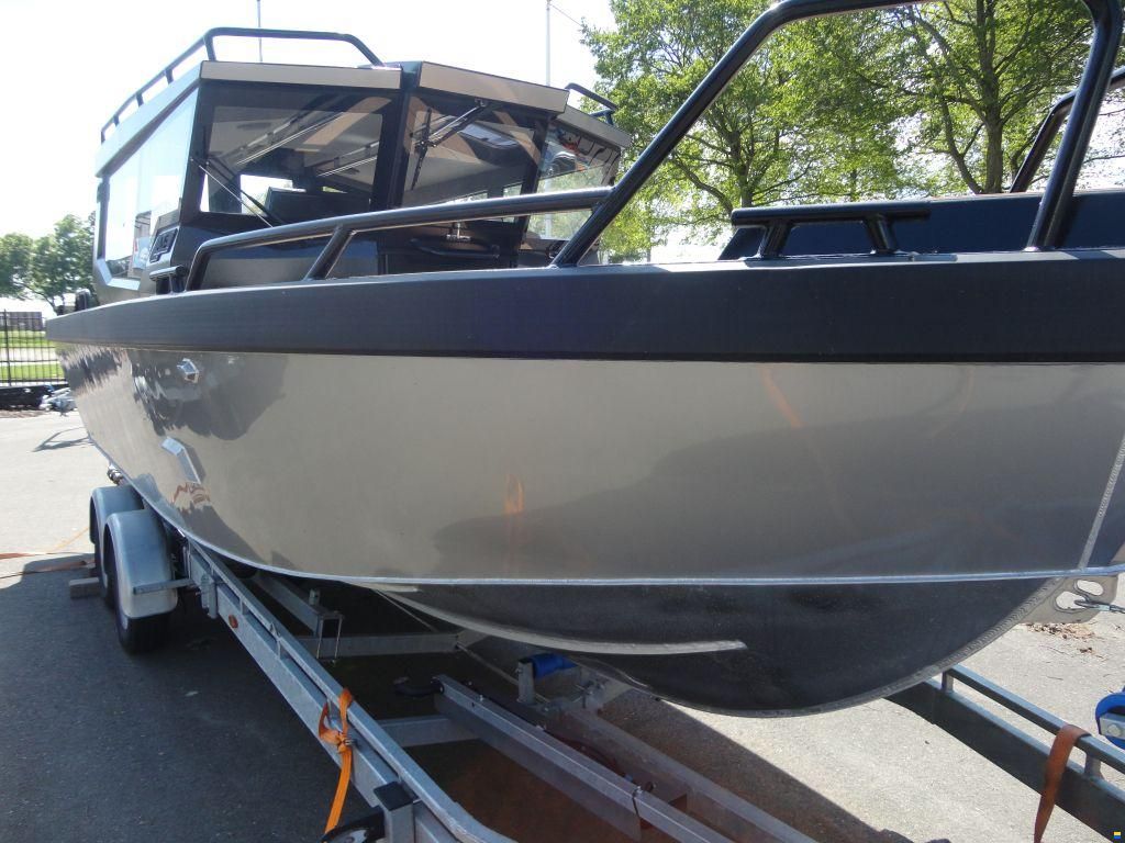 UMS boat Cabin Cruiser