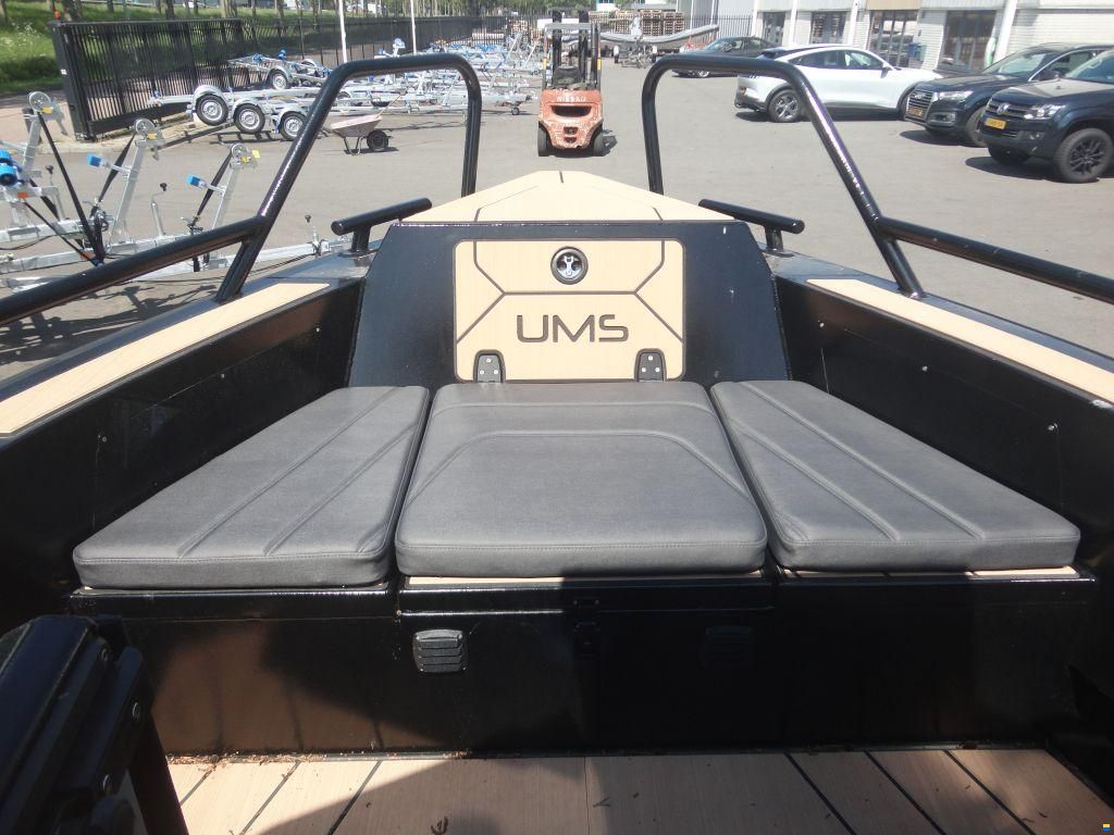UMS boat Cabin Cruiser