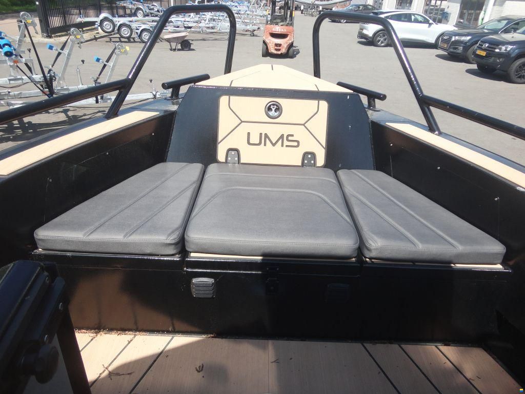 UMS boat Cabin Cruiser