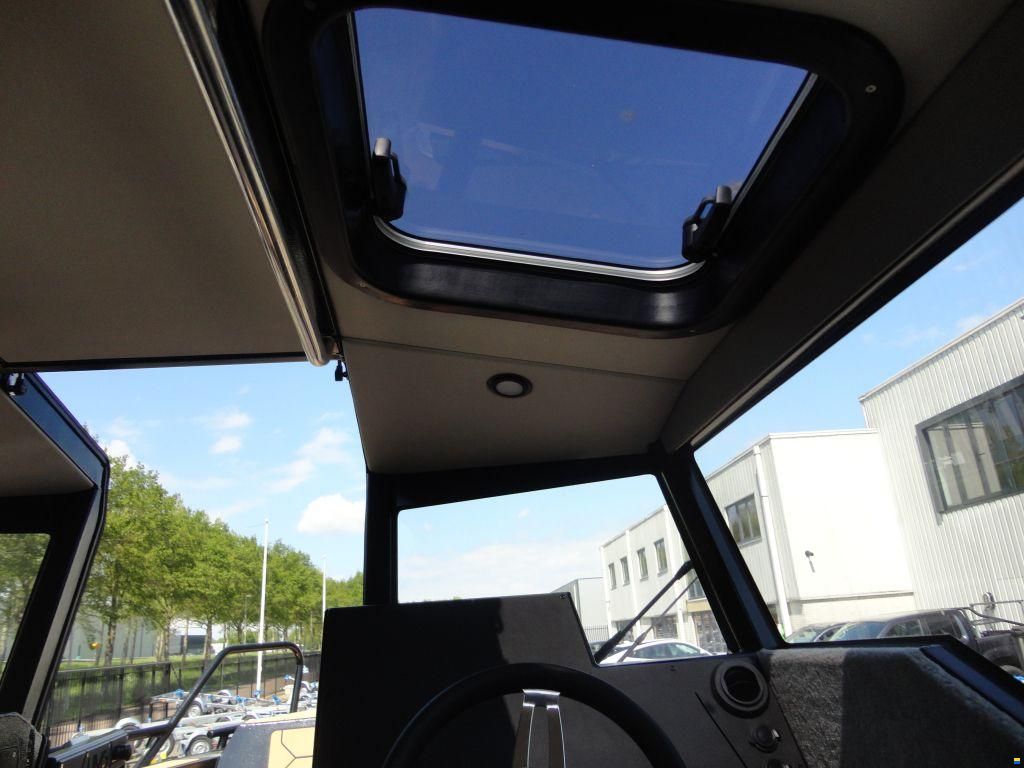 UMS boat Cabin Cruiser