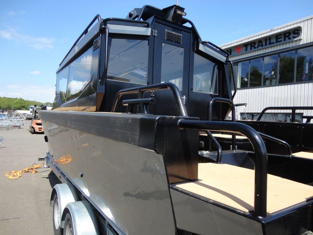 UMS boat Cabin Cruiser