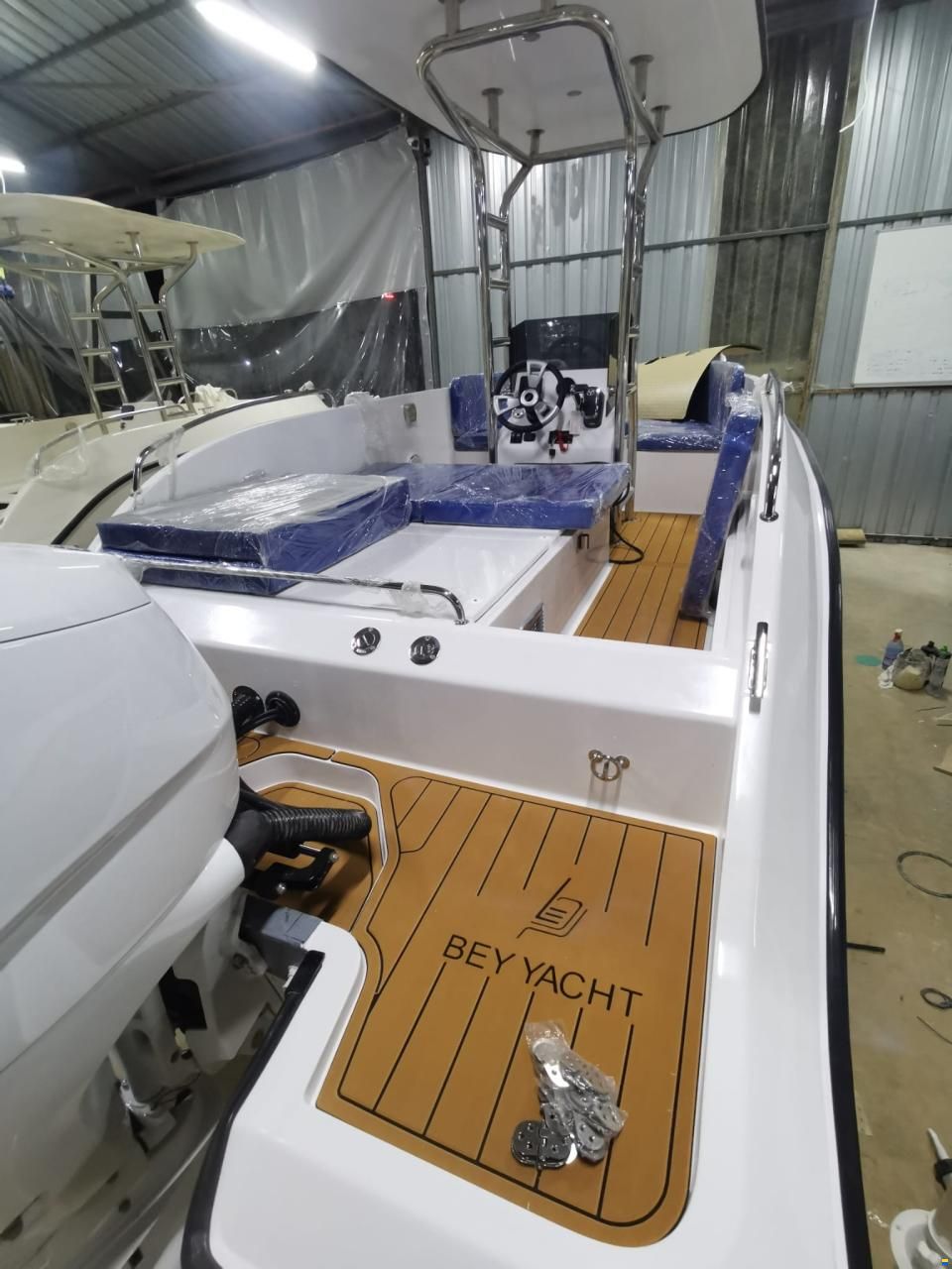 Bey Yacht B18