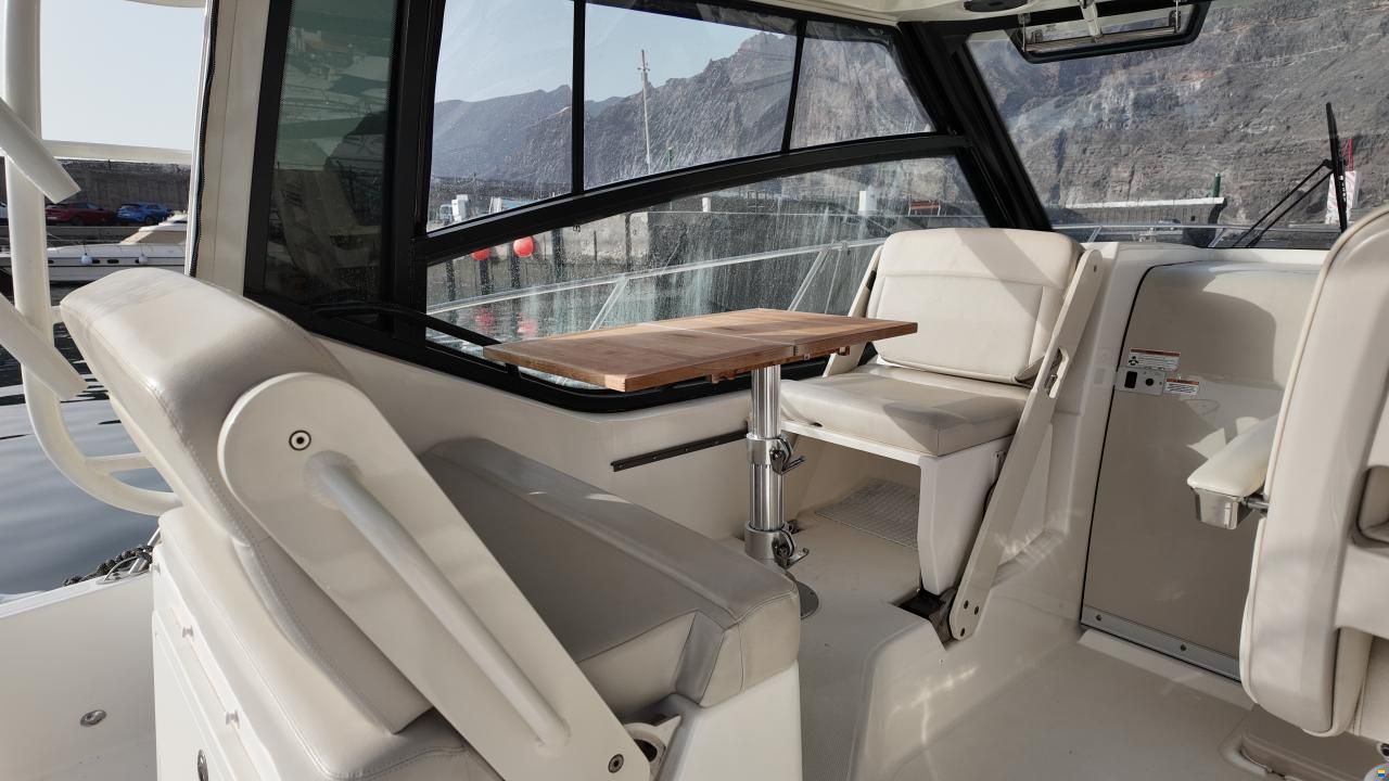 Boston Whaler Conquest 325