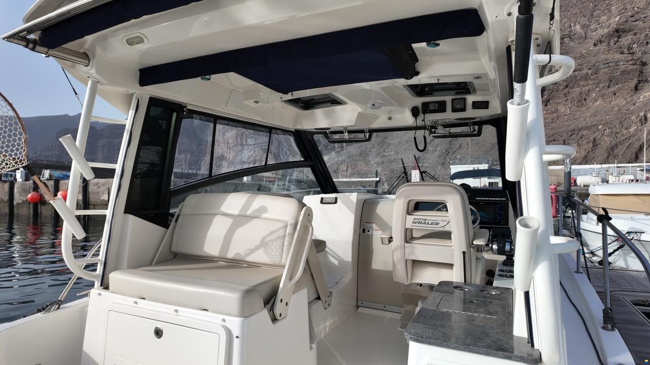 Boston Whaler Conquest 325