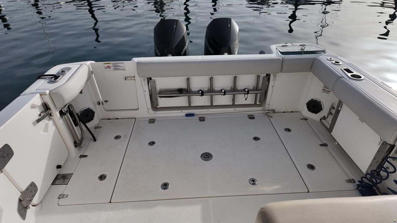 Boston Whaler Conquest 325
