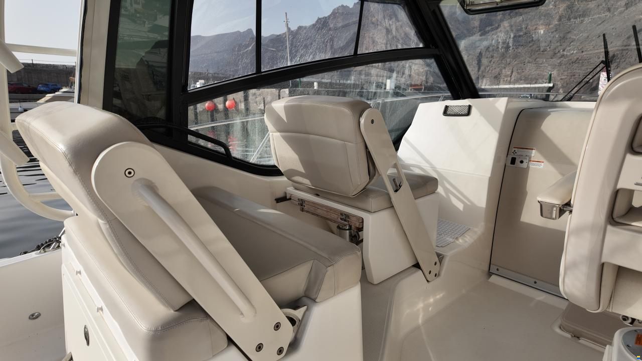 Boston Whaler Conquest 325
