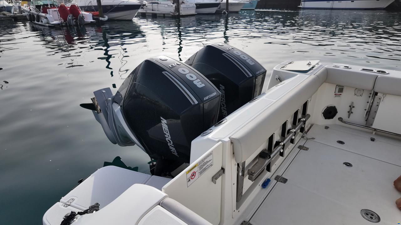 Boston Whaler Conquest 325