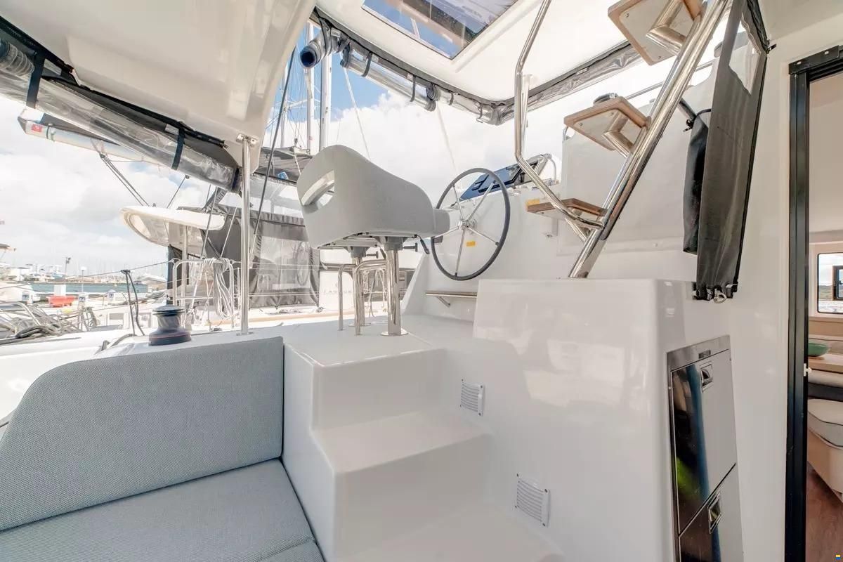 Lagoon 42
