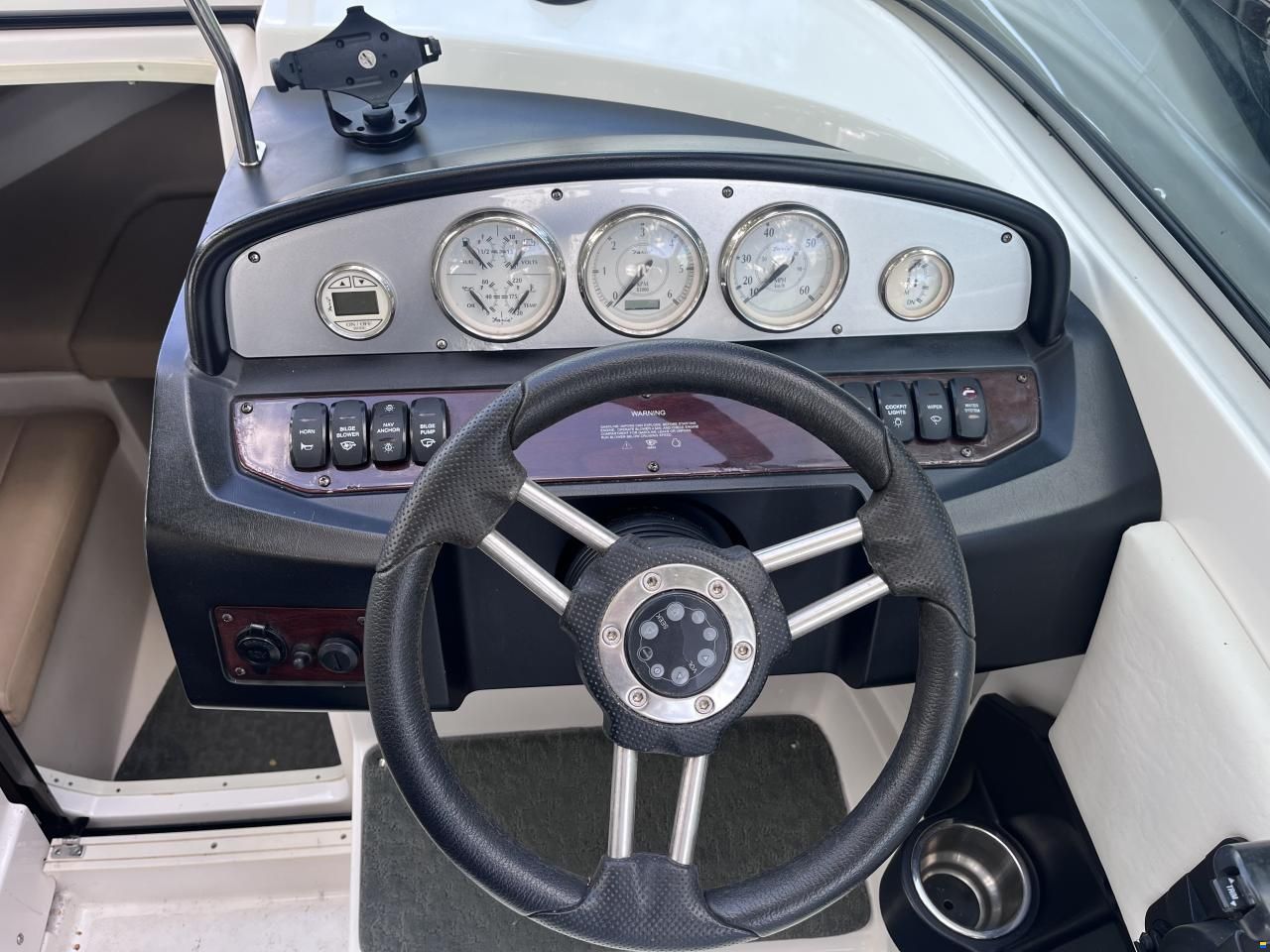 Regal 2250 Cuddy