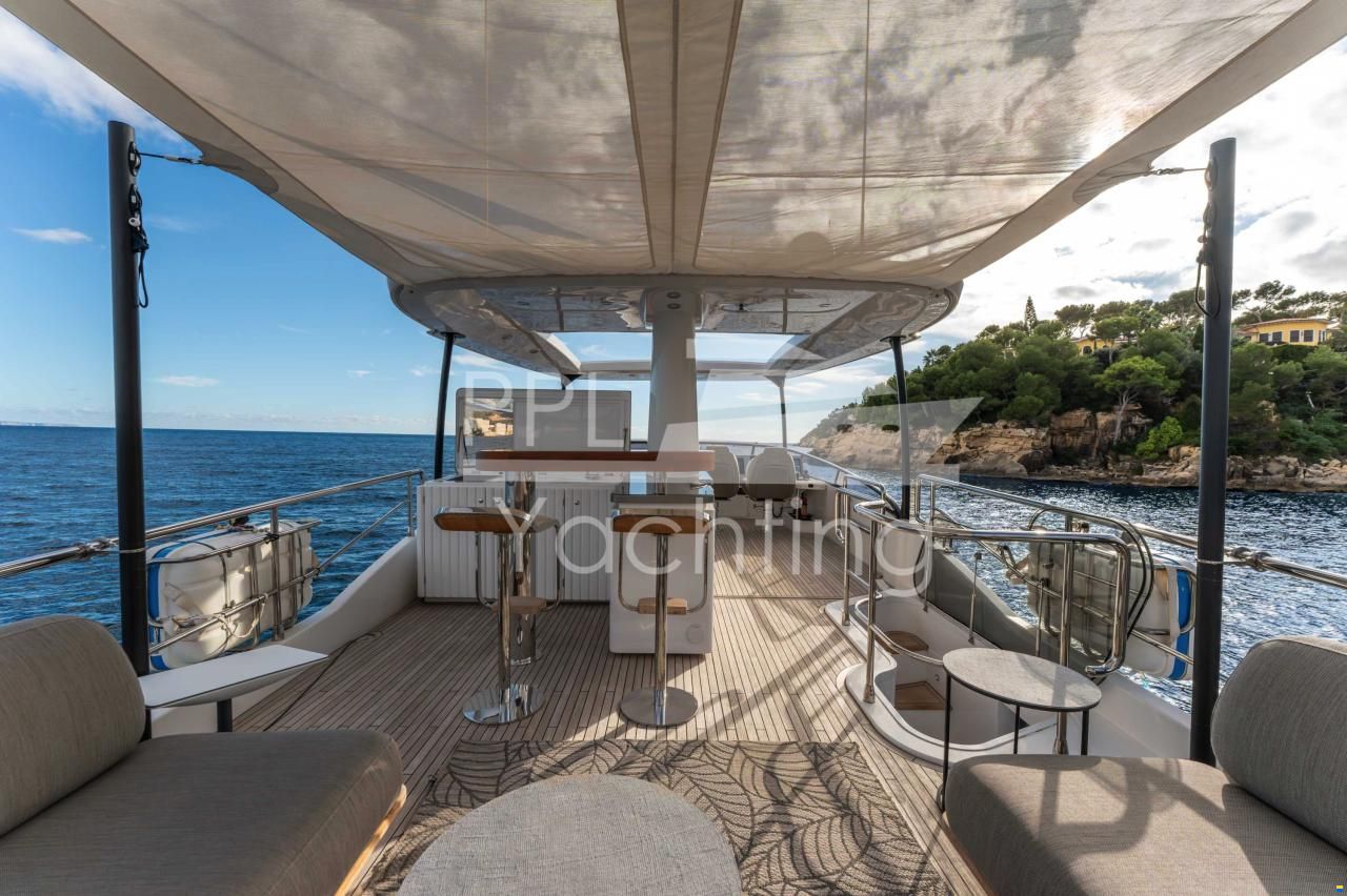Azimut Magellano 66