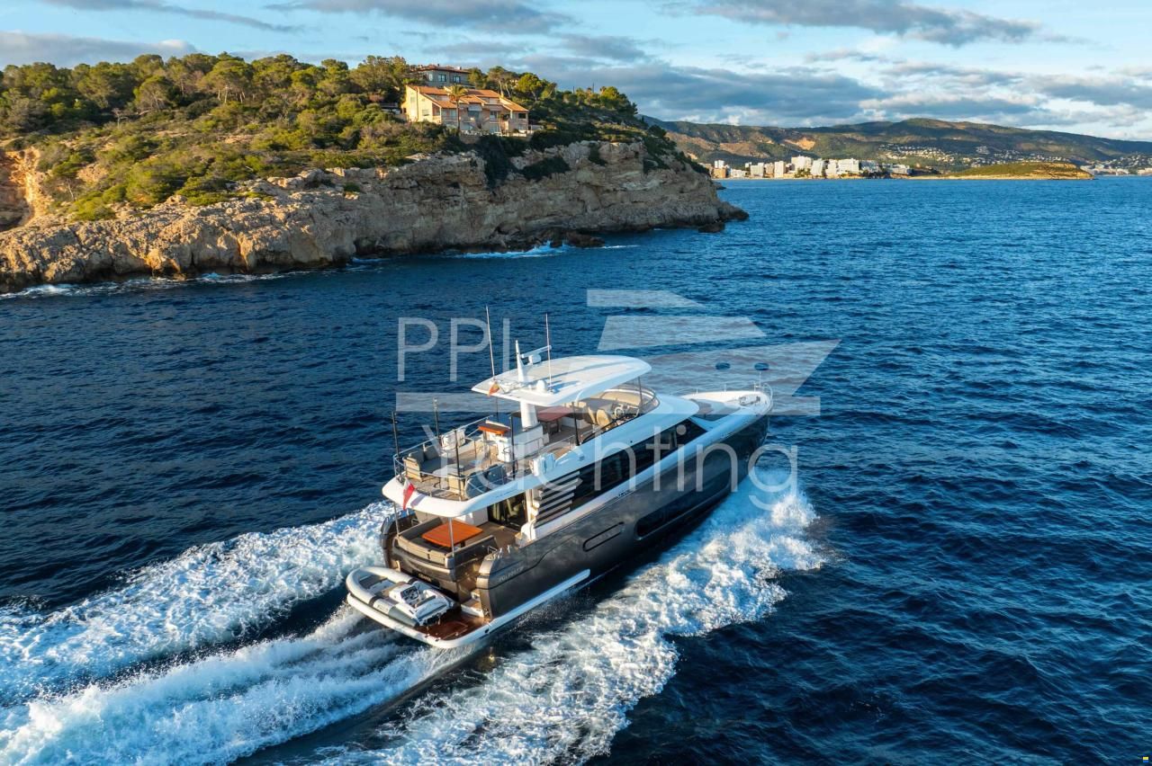Azimut Magellano 66