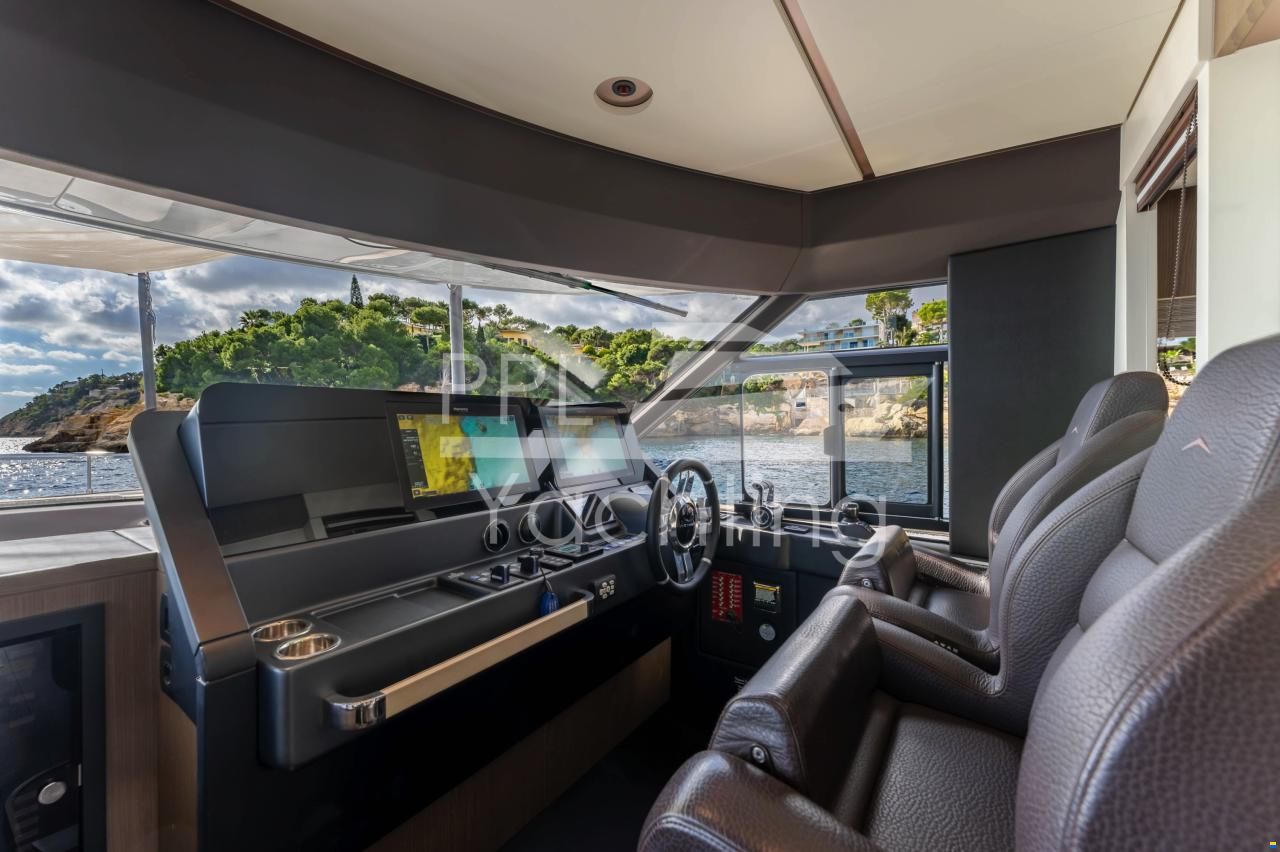 Azimut Magellano 66