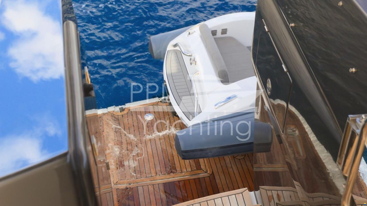Azimut Magellano 66