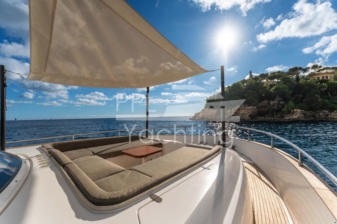 Azimut Magellano 66