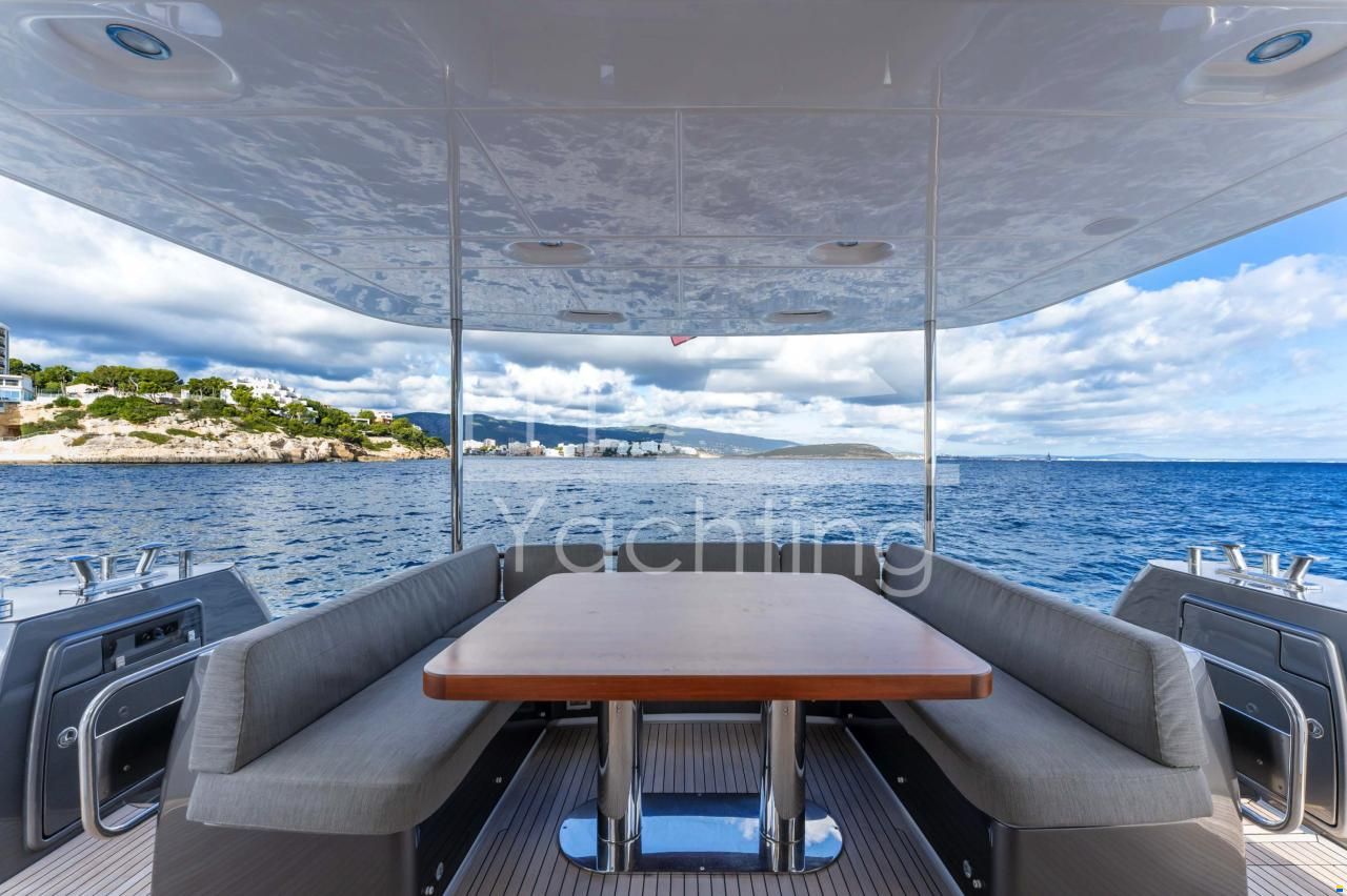 Azimut Magellano 66