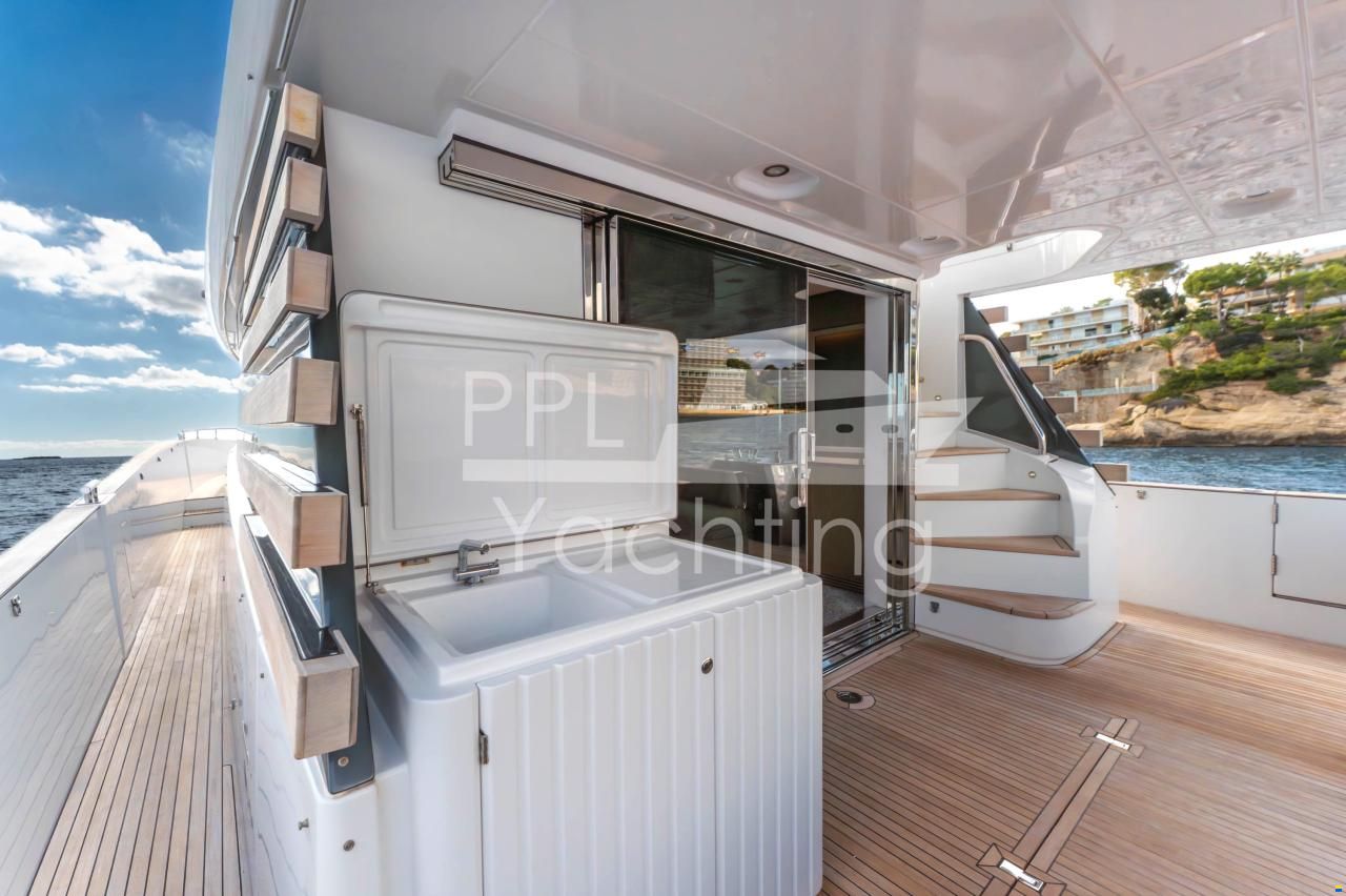 Azimut Magellano 66