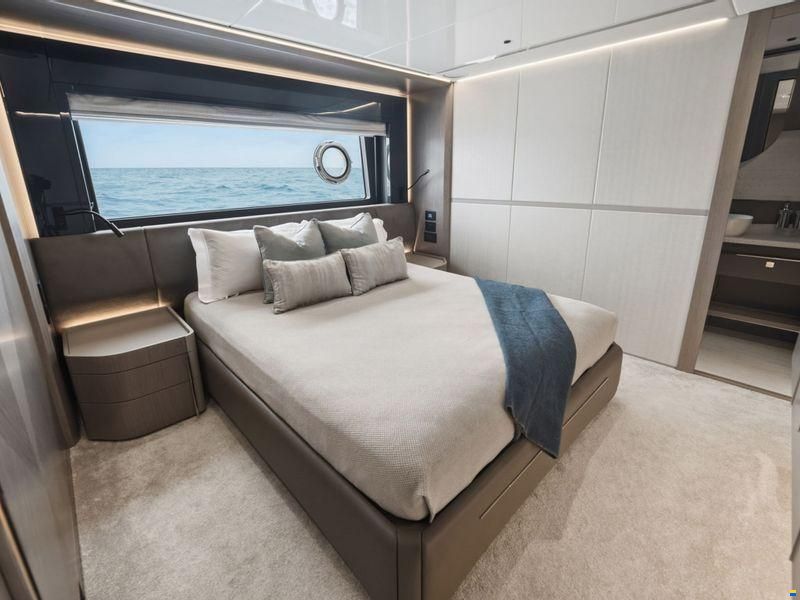 Sunseeker 100 Yacht