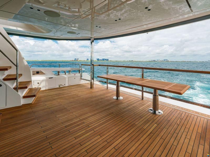 Sunseeker 100 Yacht