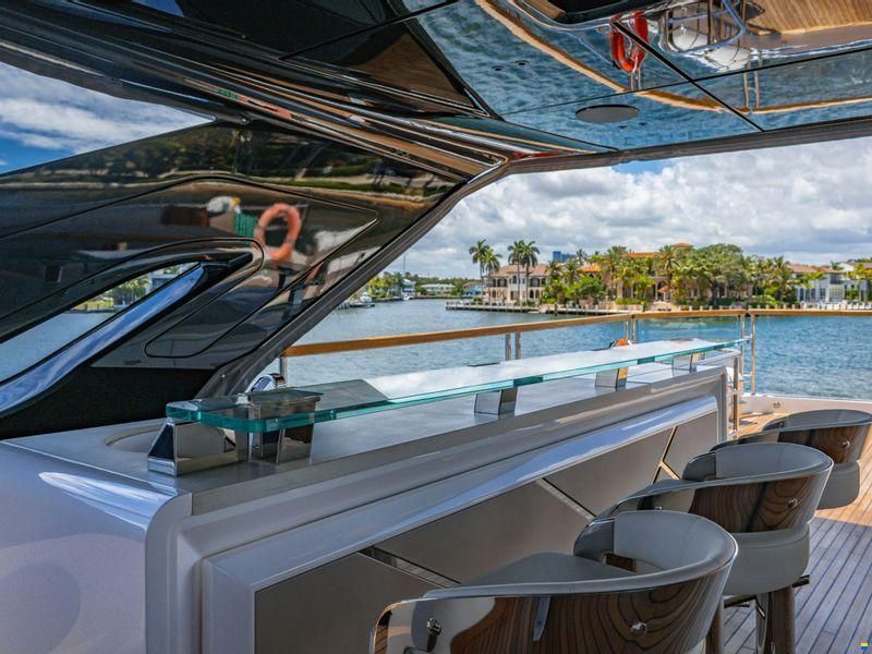 Sunseeker 100 Yacht