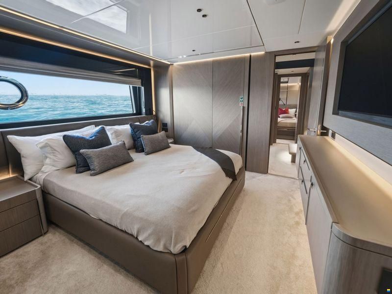 Sunseeker 100 Yacht