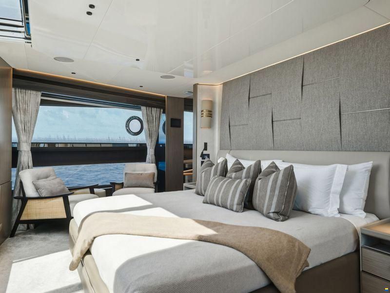 Sunseeker 100 Yacht