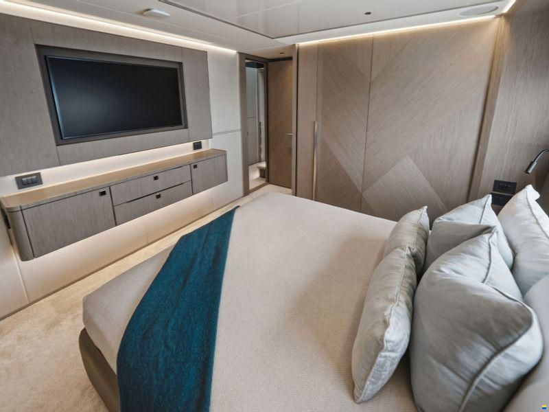 Sunseeker 100 Yacht
