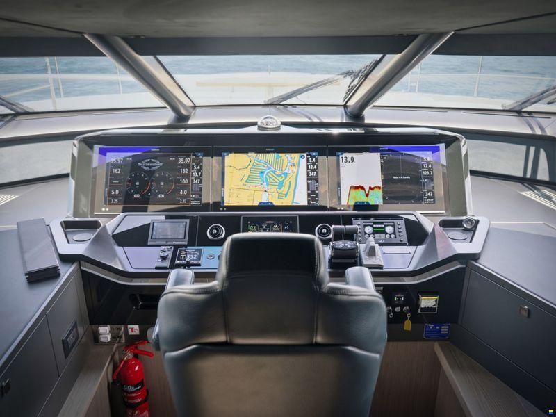 Sunseeker 100 Yacht