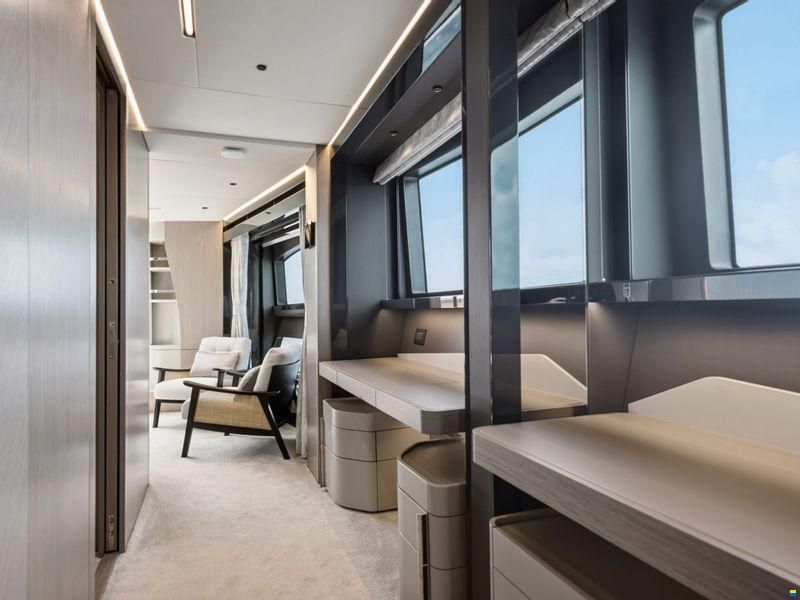 Sunseeker 100 Yacht