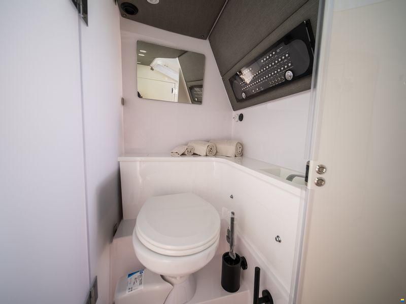 Axopar 37XC Cross Cabin
