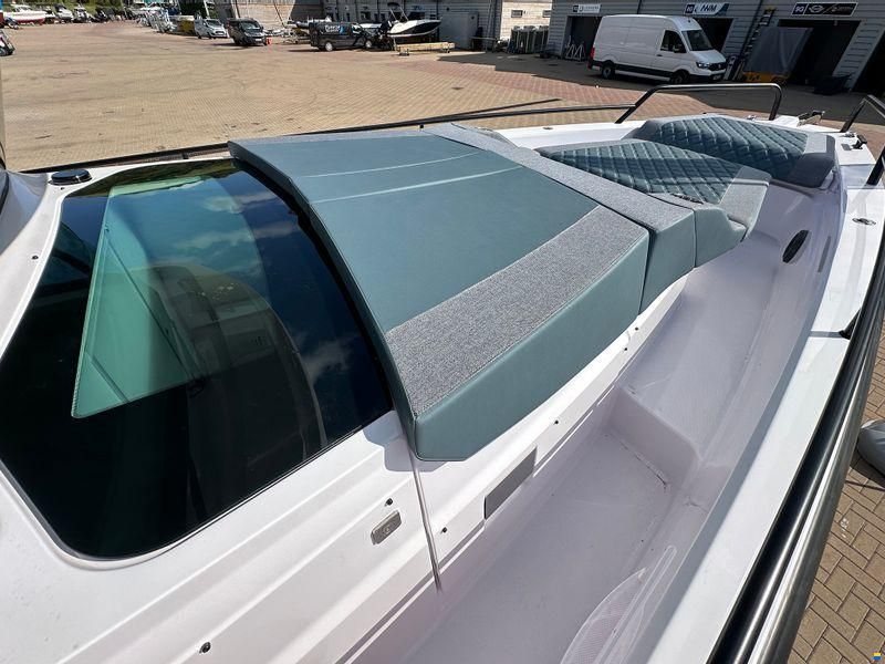 Axopar 37XC Cross Cabin