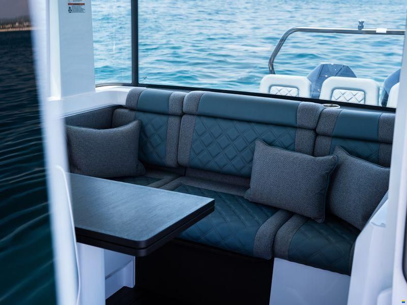 Axopar 37XC Cross Cabin