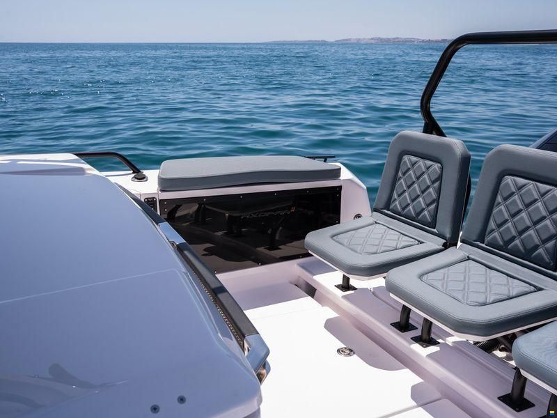 Axopar 37XC Cross Cabin