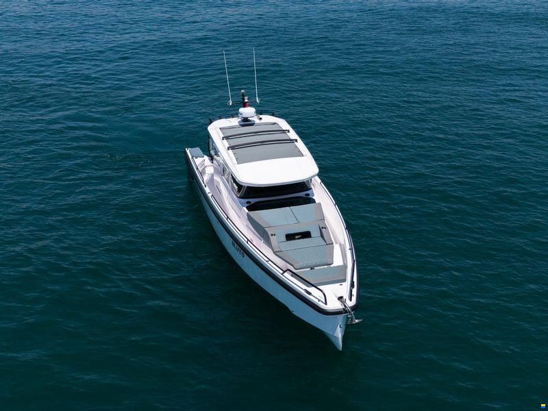 Axopar 37XC Cross Cabin