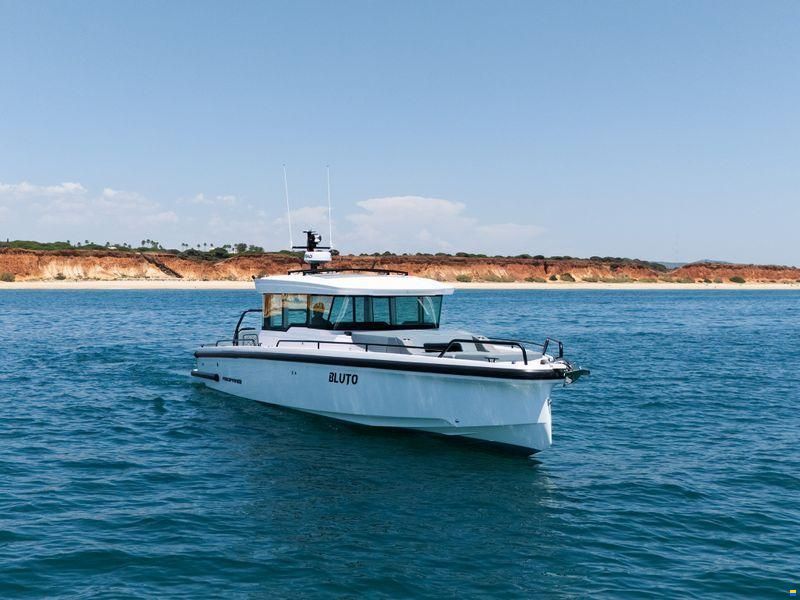 Axopar 37XC Cross Cabin