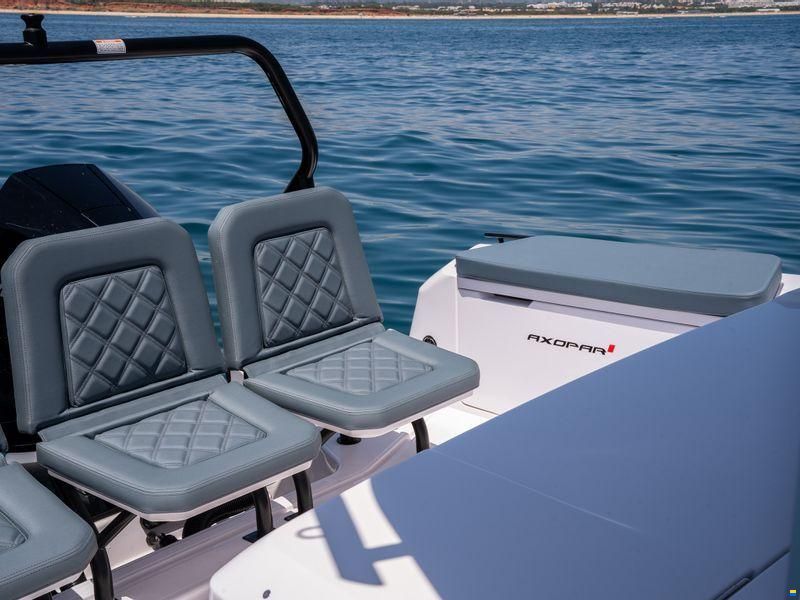 Axopar 37XC Cross Cabin
