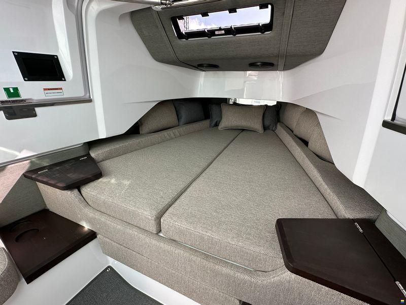 Axopar 37XC Cross Cabin