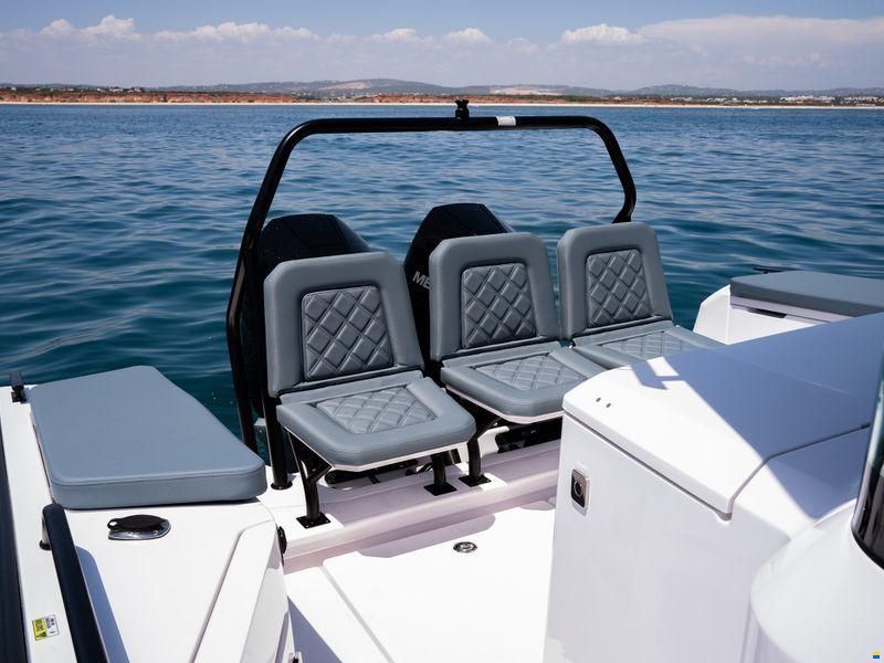 Axopar 37XC Cross Cabin