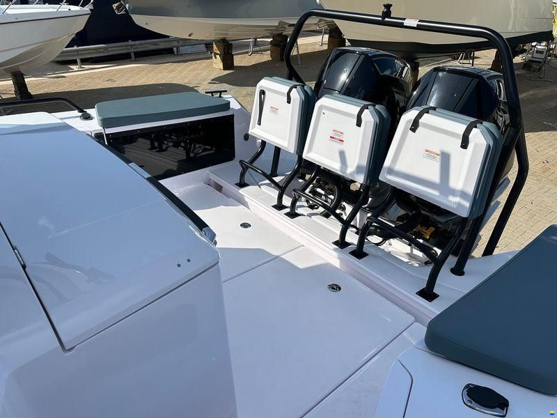 Axopar 37XC Cross Cabin