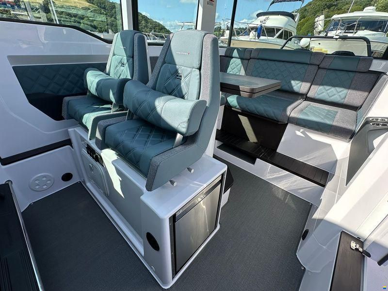 Axopar 37XC Cross Cabin